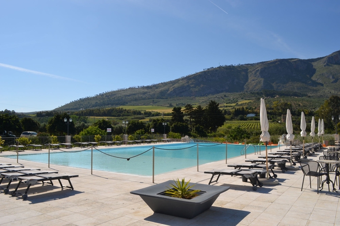 Imagen de la piscina del Hotel Relais Angimb&egrave;. Foto 16