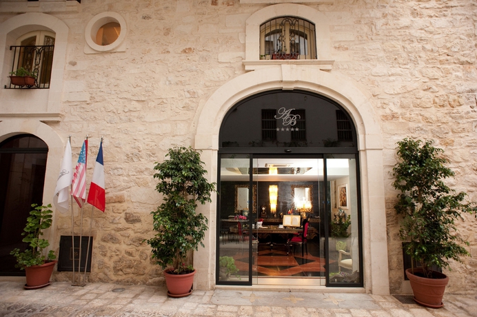 Imagen de los exteriores del Hotel Relais Antica Badia - San Maurizio 1619. Foto 13