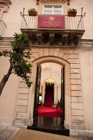 Imagen de los exteriores del Hotel Relais Antica Badia - San Maurizio 1619. Foto 14