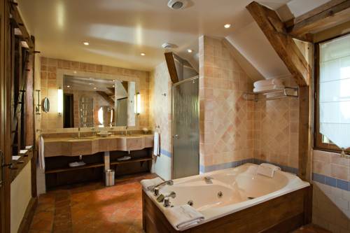 Imagen de la habitación del Hotel Relais Bernard Loiseau. Foto 2