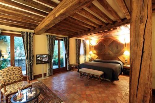 Imagen de la habitación del Hotel Relais Bernard Loiseau. Foto 4