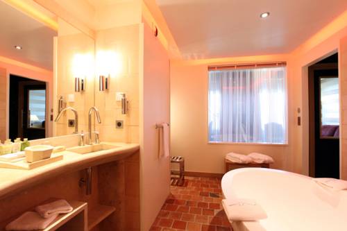 Imagen de la habitación del Hotel Relais Bernard Loiseau. Foto 5