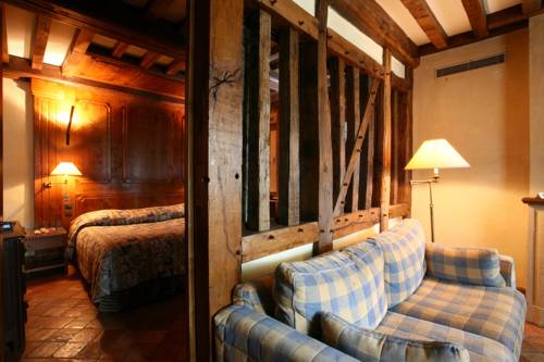 Imagen de la habitación del Hotel Relais Bernard Loiseau. Foto 7