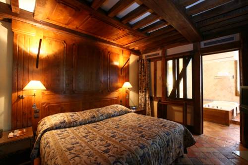 Imagen de la habitación del Hotel Relais Bernard Loiseau. Foto 8