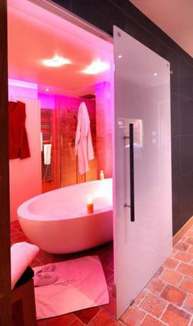 Imagen de la habitación del Hotel Relais Bernard Loiseau. Foto 12