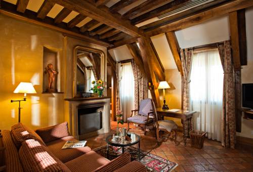 Imagen de la habitación del Hotel Relais Bernard Loiseau. Foto 16