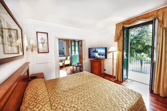 Imagen general del Hotel Relais Casali Della Cisterna. Foto 10