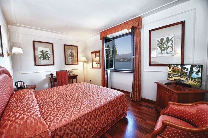 Imagen de la habitación del Hotel Relais Casali Della Cisterna. Foto 12