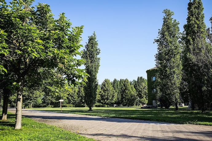 Imagen de los exteriores del Hotel Relais Cascina Scottina. Foto 16