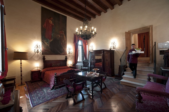 Imagen de la habitación del Hotel Relais Castello Bevilacqua. Foto 11
