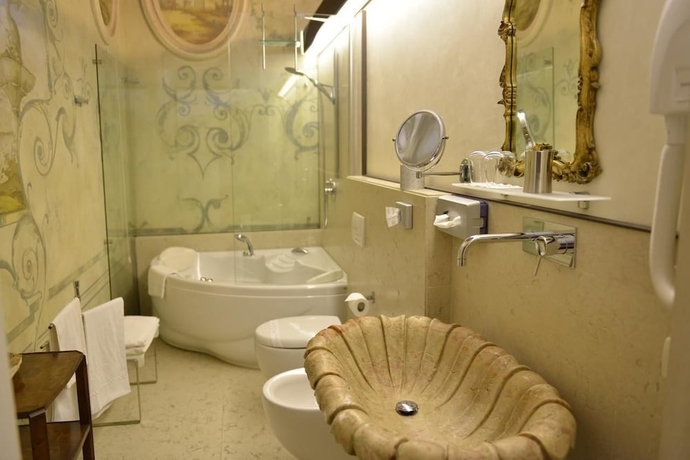Imagen de la habitación del Hotel Relais Castello Bevilacqua. Foto 15