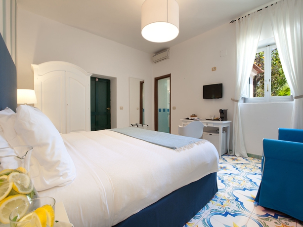 Imagen de la habitación del Hotel Relais Correale Rooms and Garden. Foto 9