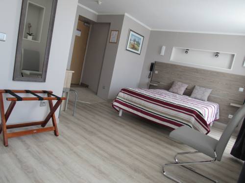 Imagen de la habitación del Hotel Relais De La Poste, Pithiviers. Foto 3
