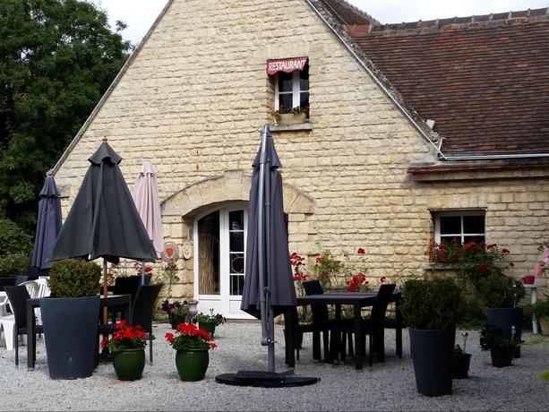 Imagen de los exteriores del Hotel Relais De La Poste, Thury-Harcourt. Foto 5