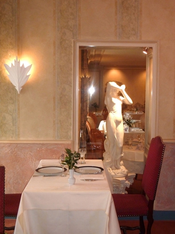 Imagen del bar/restaurante del Hotel Relais De La Rance. Foto 4