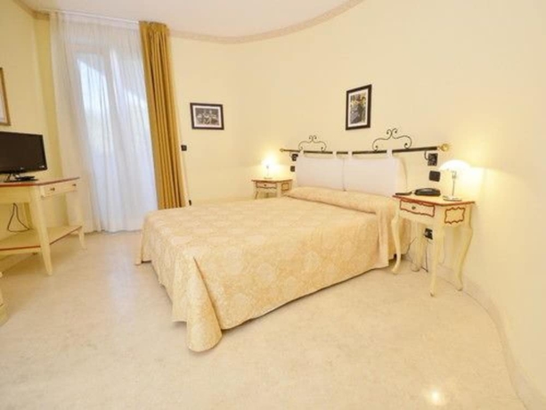 Imagen de la habitación del Hotel Relais Du Lac, Desenzano del Garda. Foto 6