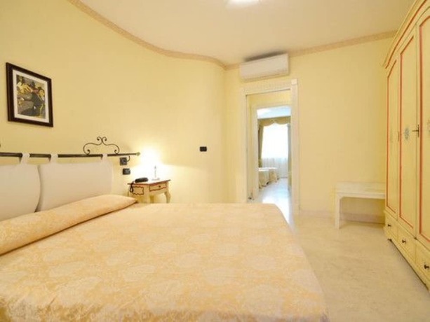 Imagen de la habitación del Hotel Relais Du Lac, Desenzano del Garda. Foto 10