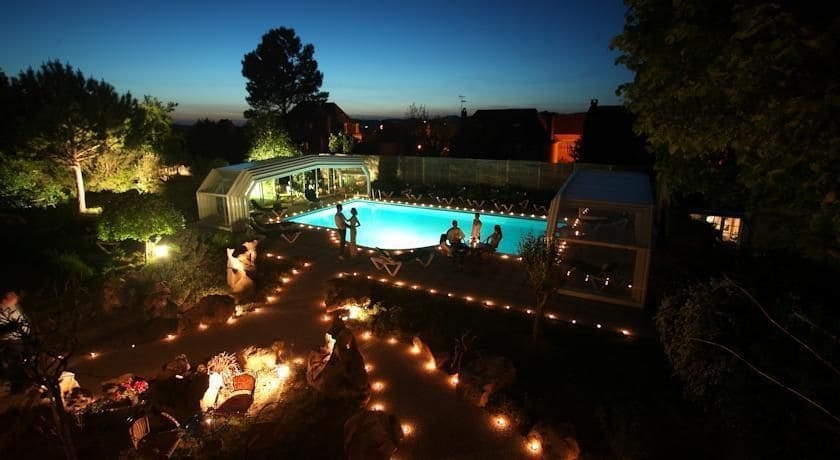Imagen de la piscina del Hotel Relais Du P&eacute;rigord Noir. Foto 18