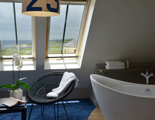 Imagen de la habitación del Hotel Relais Du Silence Hostellerie Pointe Saint Mathieu. Foto 11