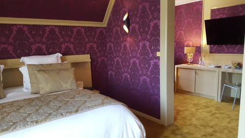 Imagen de la habitación del Hotel Relais Et Ch&acirc;teaux Le Chambard. Foto 4
