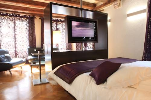 Imagen de la habitación del Hotel Relais Et Ch&acirc;teaux Le Chambard. Foto 9