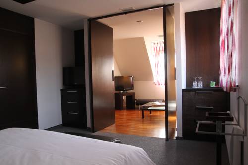 Imagen de la habitación del Hotel Relais Et Ch&acirc;teaux Le Chambard. Foto 16