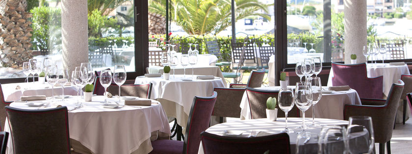 Imagen del bar/restaurante del Hotel Relais Et Châteaux Thalasso and Spa Ile De La Lagune. Foto 5