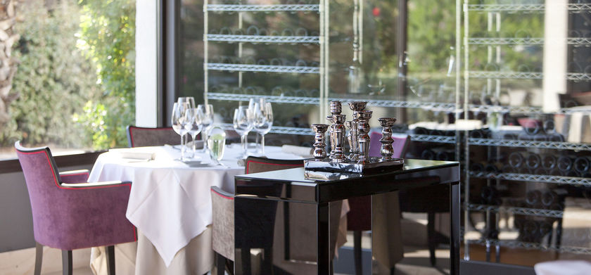 Imagen del bar/restaurante del Hotel Relais Et Châteaux Thalasso and Spa Ile De La Lagune. Foto 6