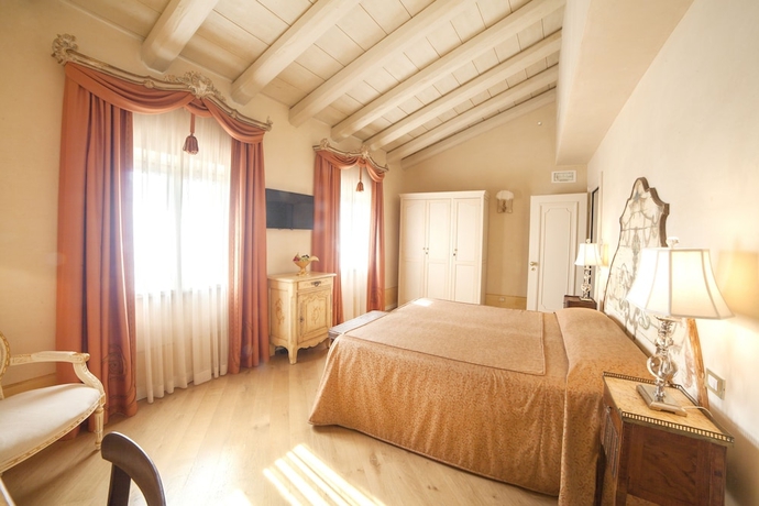 Imagen de la habitación del Hotel Relais Fra Lorenzo. Foto 4