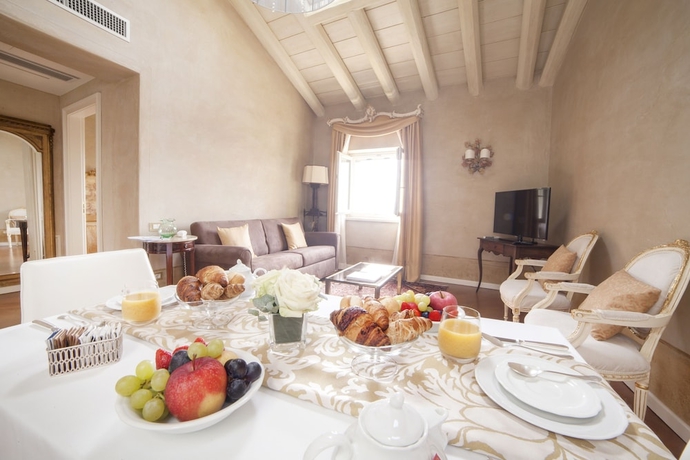 Imagen de la habitación del Hotel Relais Fra Lorenzo. Foto 16