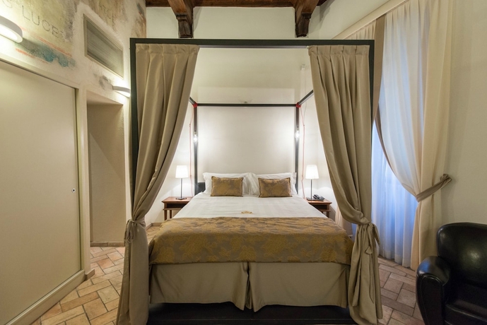 Imagen de la habitación del Hotel Relais Giulia. Foto 14