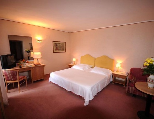 Imagen de la habitación del Hotel Relais La Fattoria, Passignano Sul Trasimeno. Foto 11