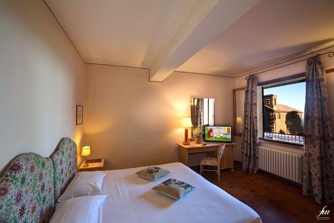 Imagen general del Hotel Relais La Fattoria, Passignano Sul Trasimeno. Foto 1