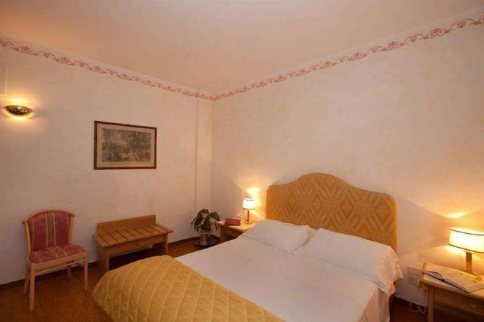 Imagen de la habitación del Hotel Relais La Fattoria, Passignano Sul Trasimeno. Foto 15