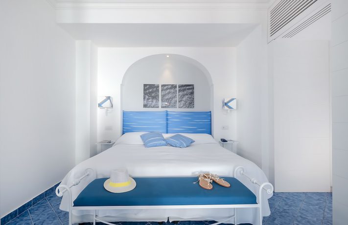 Imagen de la habitación del Hotel Relais Maresca Luxury Small. Foto 6