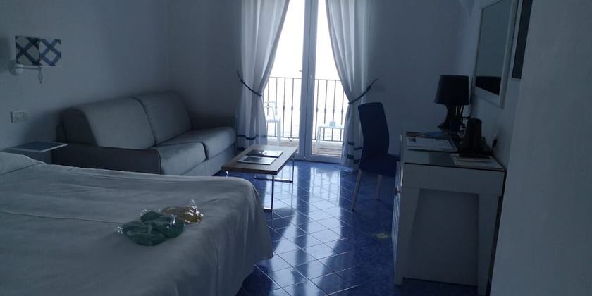 Imagen de la habitación del Hotel Relais Maresca Luxury Small. Foto 9