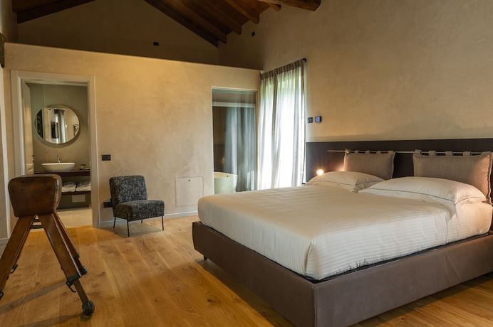 Imagen de la habitación del Hotel Relais San Vigilio al Castello. Foto 2