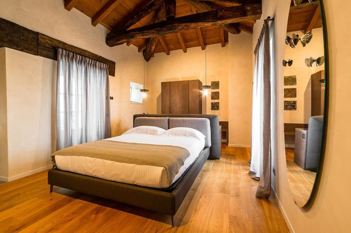 Imagen de la habitación del Hotel Relais San Vigilio al Castello. Foto 12