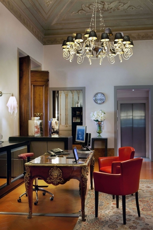 Imagen de los interiores del Hotel Relais Santa Croce By Baglioni Hotels. Foto 16