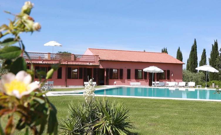 Imagen de los exteriores del Hotel Relais Santa Genoveffa. Foto 11