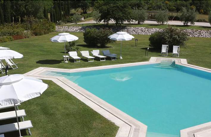 Imagen de la piscina del Hotel Relais Santa Genoveffa. Foto 20