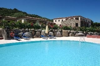 Imagen de la piscina del Hotel Relais Valkarana. Foto 6