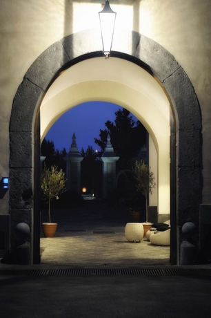 Imagen de los exteriores del Hotel Relais Villa Buonanno. Foto 9