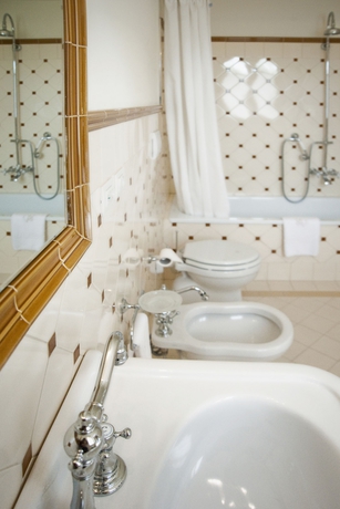 Imagen de la habitación del Hotel Relais Villa Valfiore. Foto 6