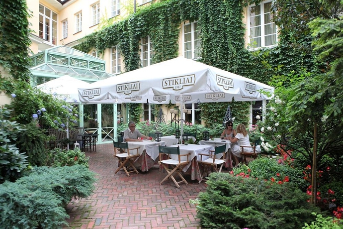 Imagen del bar/restaurante del Hotel Relais & Châteaux Stikliai. Foto 2