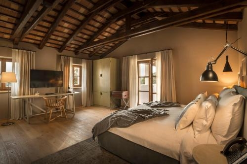 Imagen de la habitación del Hotel Relais & Chateaux Wine And Restaurant Menegh. Foto 9