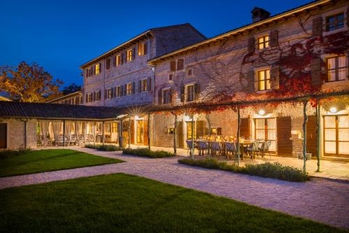 Imagen general del Hotel Relais & Chateaux Wine And Restaurant Menegh. Foto 2