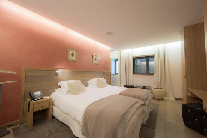 Imagen de la habitación del Hotel Relais and Ch&acirc;teaux Ch&acirc;teau des Avenieres. Foto 8