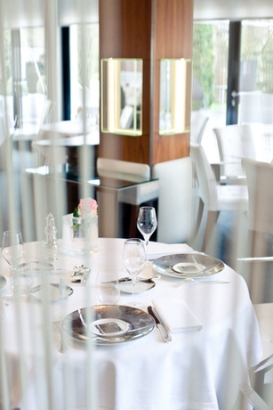 Imagen del bar/restaurante del Hotel Relais and Ch&acirc;teaux L'assiette Champenoise. Foto 5