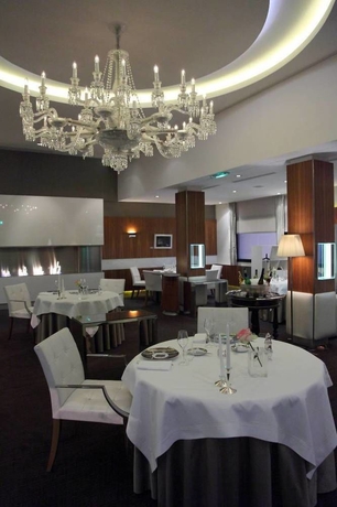 Imagen del bar/restaurante del Hotel Relais and Ch&acirc;teaux L'assiette Champenoise. Foto 6